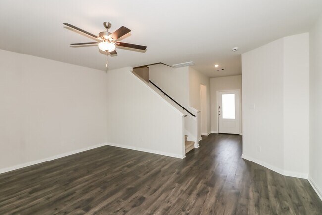 Building Photo - 424 Polly Grv Dr