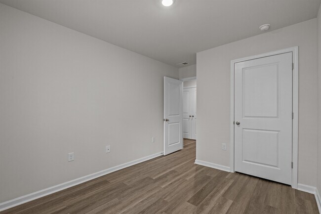 Building Photo - 547 Gemstone Blvd