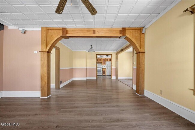 Building Photo - 204 Saratoga Ave