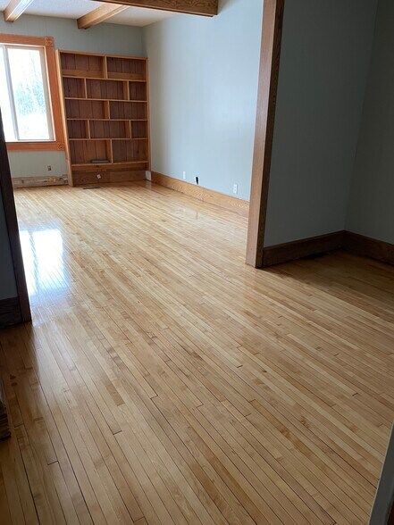 Building Photo - 5185 Samuelson Rd