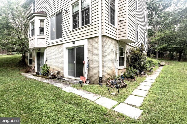 Building Photo - 17 Peach Leaf Ct