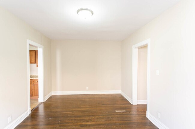 Building Photo - 5417 S Drexel Ave