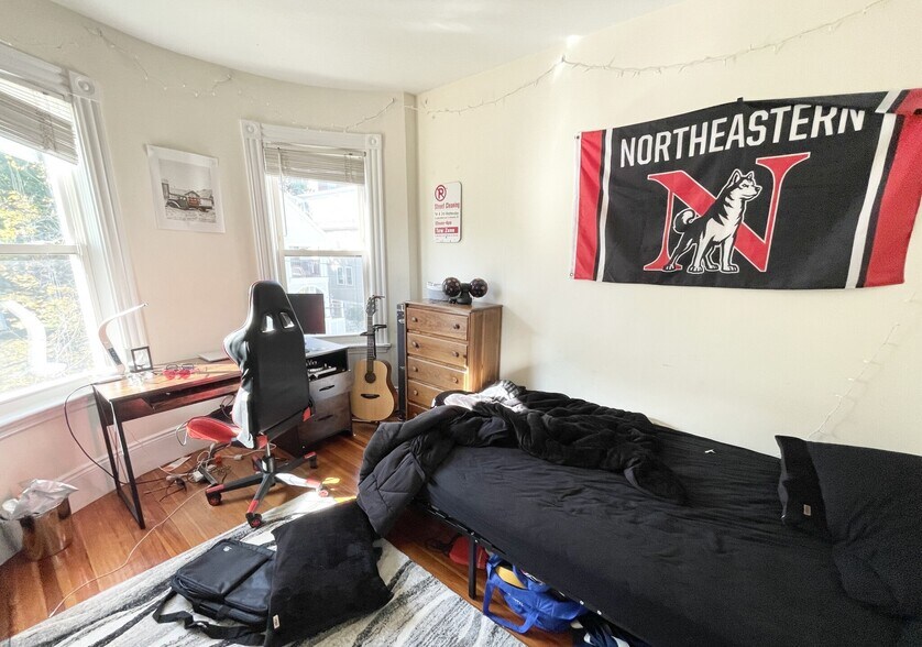 Building Photo - 7 Iroquois St