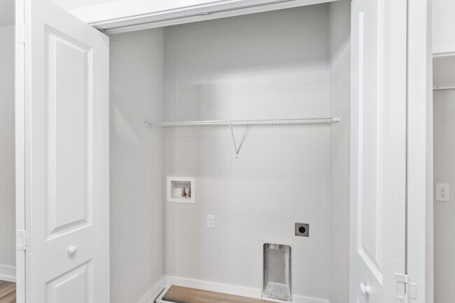 Building Photo - Spacious 3 Bedroom Home in Downtown Gainesville