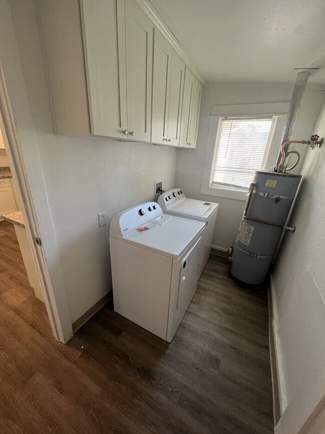 Building Photo - Charming 3 Bedroom Home Near Broadway | Spacious Layout | Prime Sacramento Location