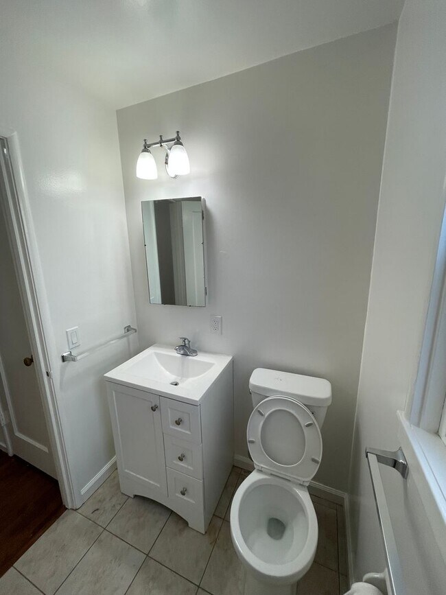 Building Photo - 25 Duane St