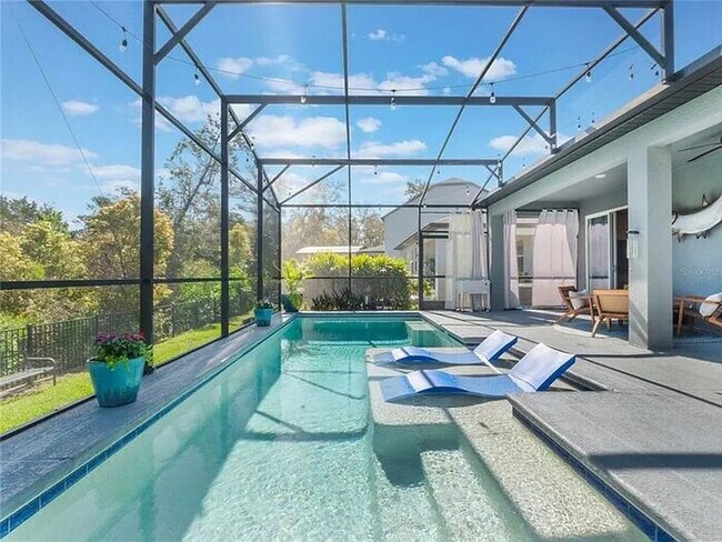 Building Photo - Stunning 5 bedroom home in Longwood