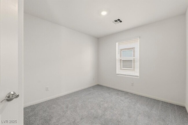 Building Photo - 502 Red Lovebird Ave