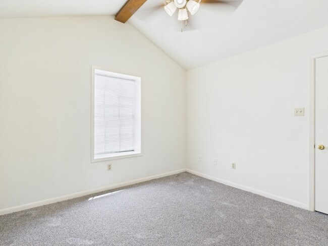 Building Photo - 1802 Woodsman Dr