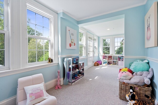 Building Photo - 205 Sohier St