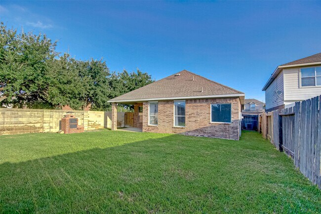 Building Photo - 26439 Richwood Oaks Dr
