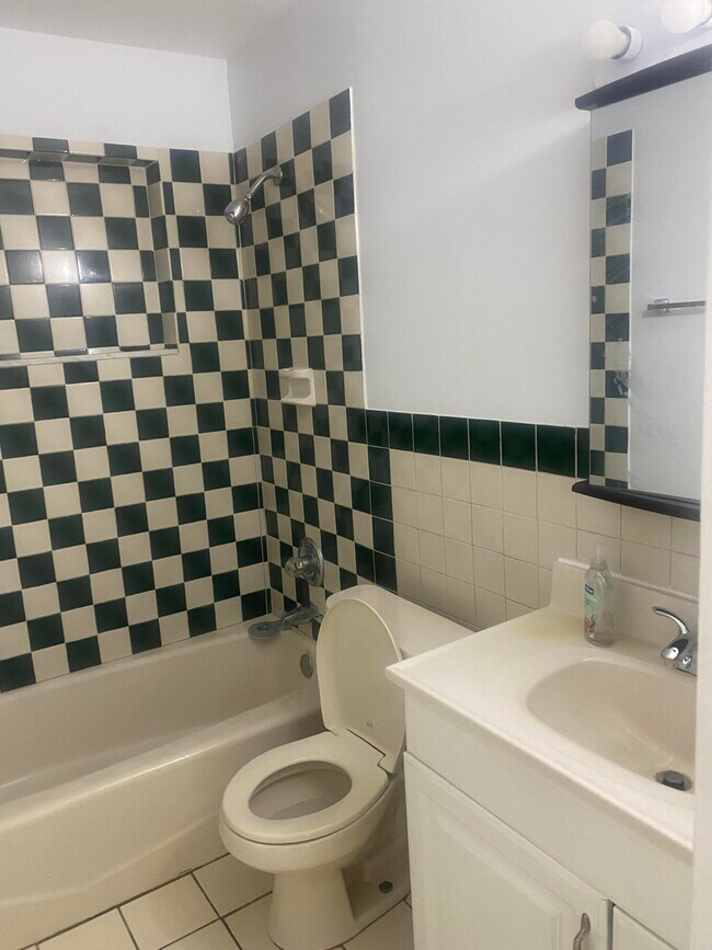 Building Photo - 4365 Edward Rd