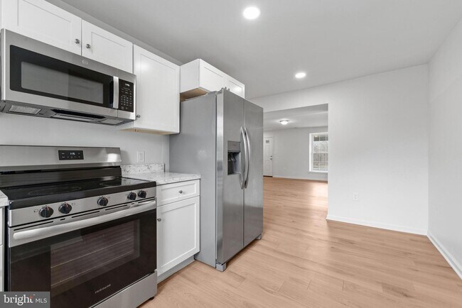 Building Photo - 2210 New Falls Rd