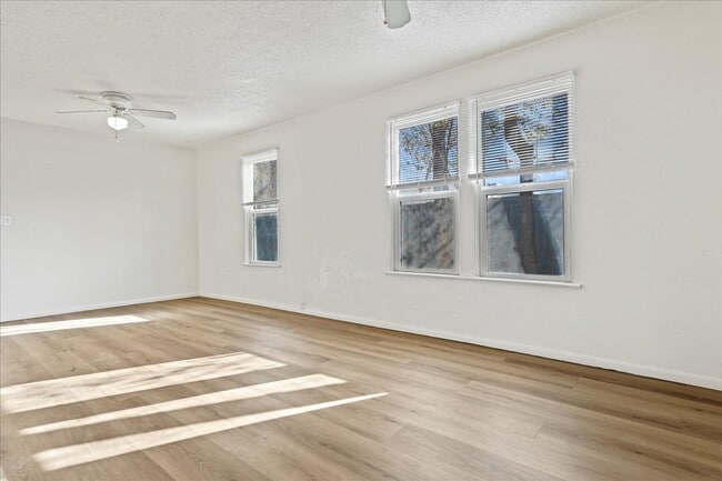 Building Photo - 1714 Main St