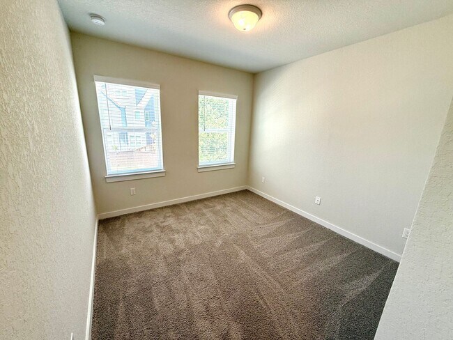 Building Photo - **MOVE IN SPECIAL** 2-Story 3 Bedroom / 2....