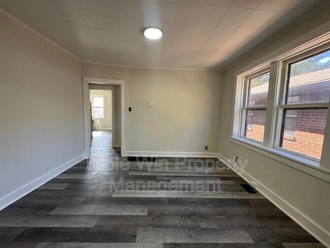 Building Photo - 3704 Taft Ave