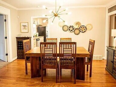 Building Photo - Fully Furnished 4BR Bungalow in Prime Forest Dr Location