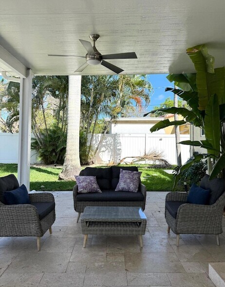 Building Photo - 1527 Mayo St