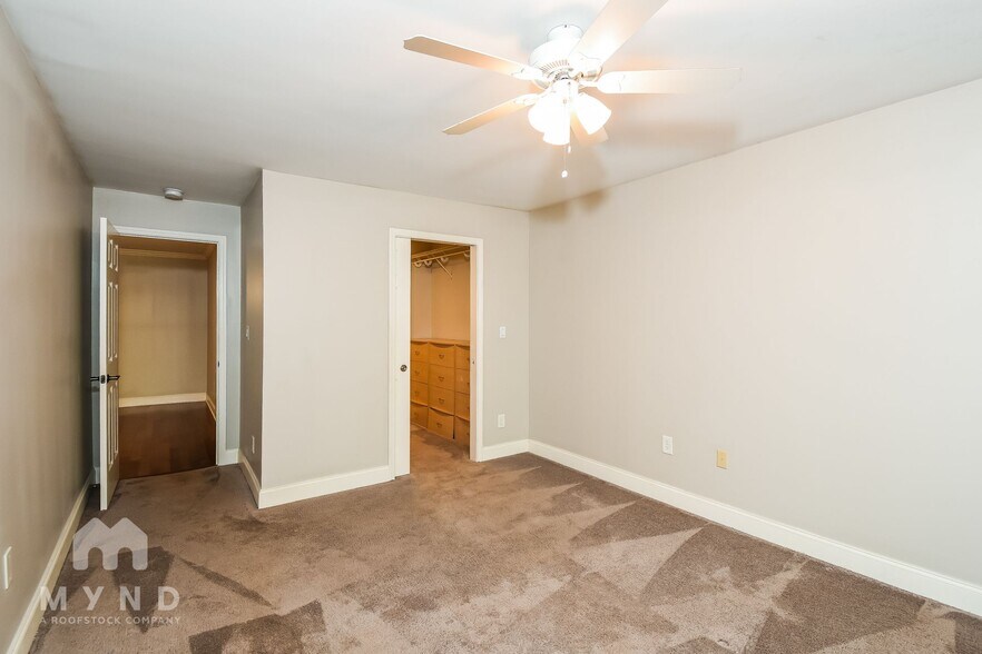 Building Photo - 1202 Pine Heights Dr NE