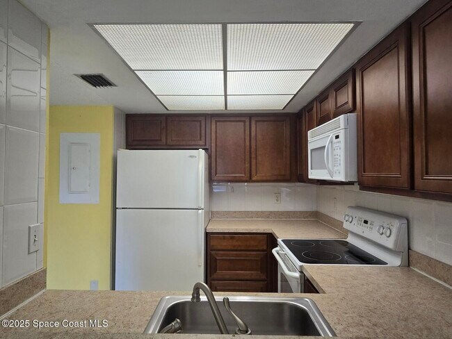 Building Photo - 3100 Sir Hamilton Cir