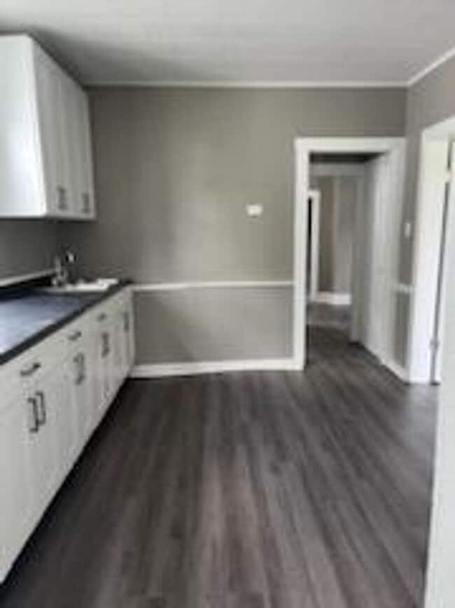 Building Photo - 2 bedroom 1 bath