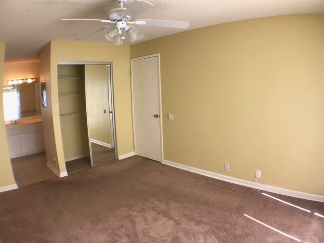 Building Photo - 271NKH