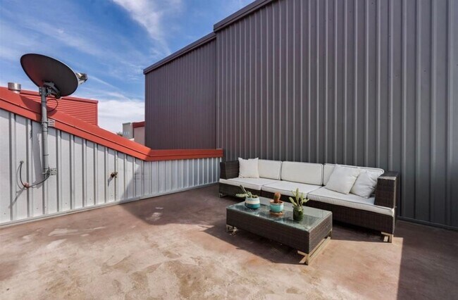 Building Photo - Immaculate 2-Story Urban Loft Townhome wit...