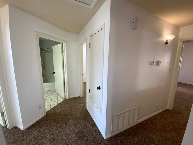 Building Photo - 4 Bedroom Single Story Home Available Near McMahon Blvd NW & Unser Blvd NW!