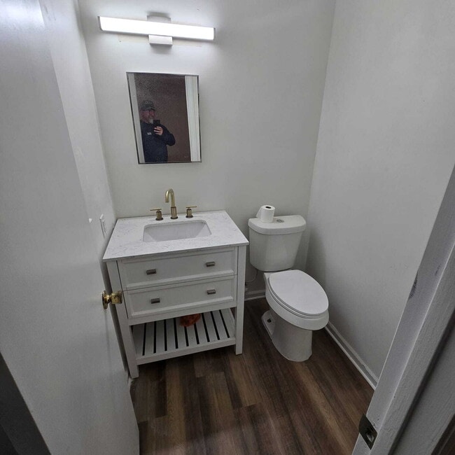 Building Photo - Freshly Renovated 3 Bedroom with 1 and 1/2 Bath Duplex.