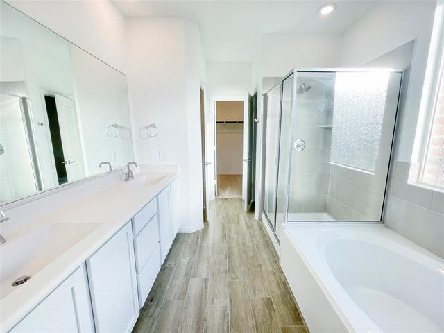 Building Photo - 14625 Little Water Dr