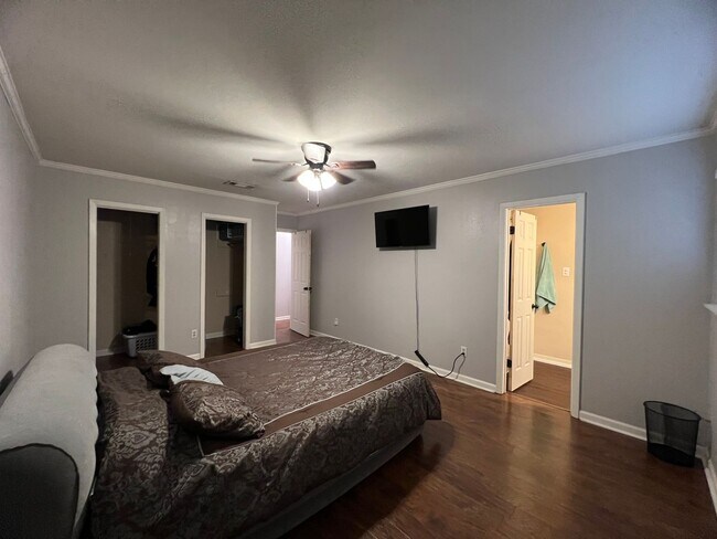 Building Photo - Greenacres -North Bossier.. Close to Barksdale Air Force Base..