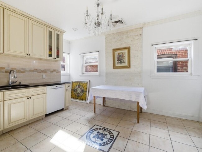 Building Photo - 1012 Palisade Ave