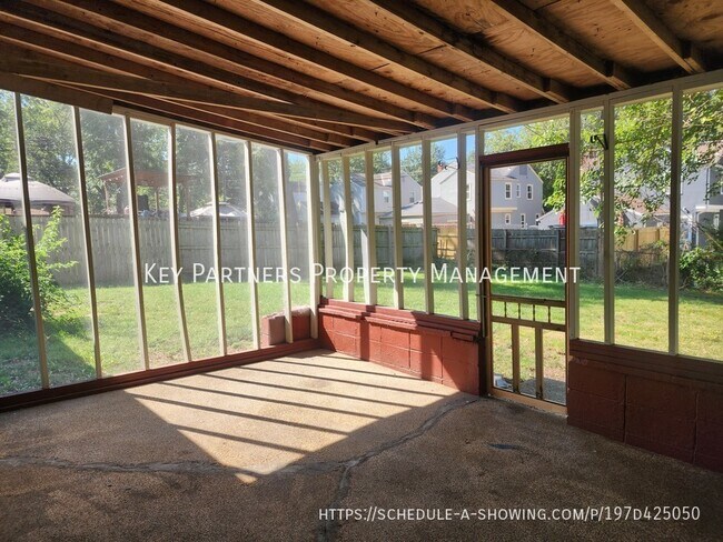 Building Photo - 7320 Charlotte-