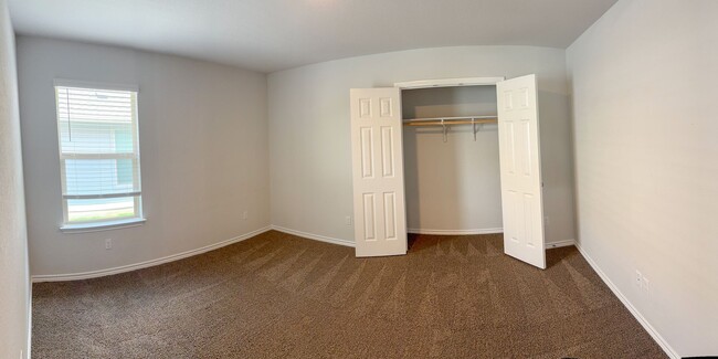 Building Photo - Available NOW This charming 1 story, 3 bed...
