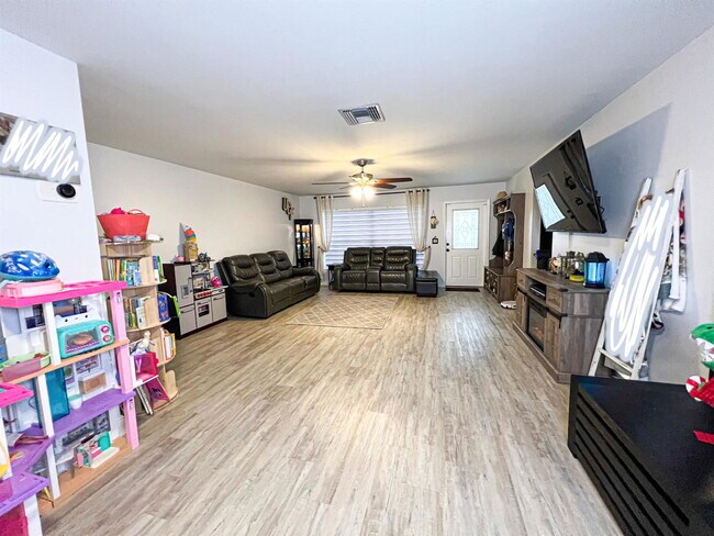 Building Photo - 8912 SW 6th St