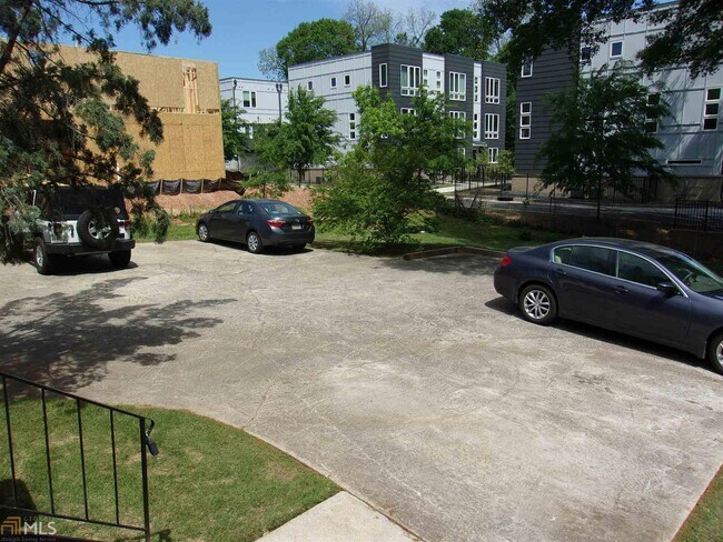 Building Photo - 225 Lowry St NE