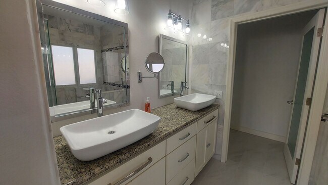 Building Photo - GORGEOUS NORTH PHOENIX HOME!!