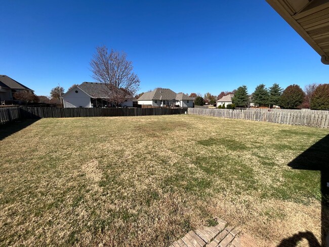 Building Photo - Beautiful 3 bedroom 2.5 bath home with Bon...