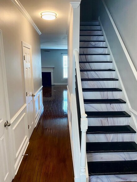 Building Photo - Room in Townhome on Bayrose Cir