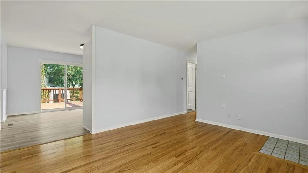 Building Photo - 16400 E 17th St S