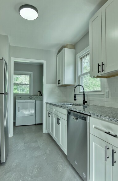 Kitchen - 1012 N 77th Ave