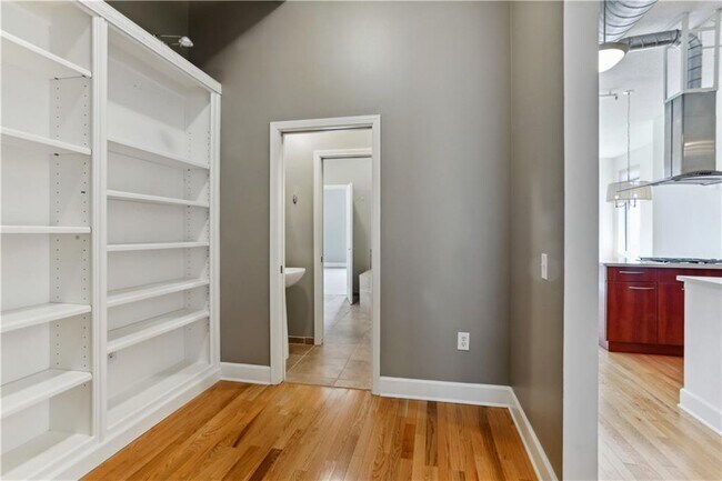 Building Photo - 3820 Roswell Rd NE