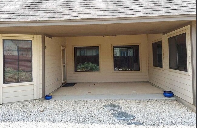 Building Photo - 704 Darlington Dr