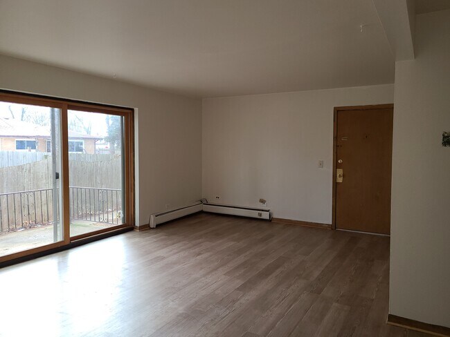 Living room - Patio - 317 N Harvard Ave