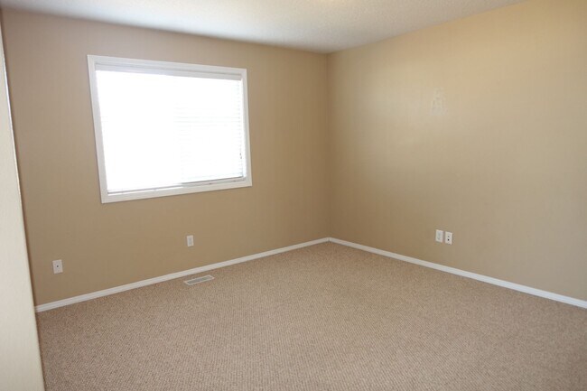 Building Photo - 4-Bedroom Two-Story Home
