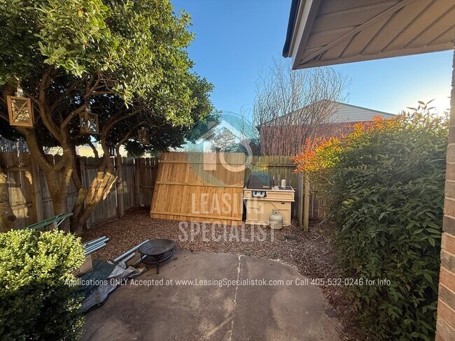 Building Photo - West Norman 2 Bed 1.5 Bath!