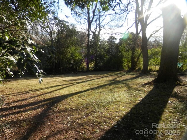 Building Photo - 1332 Edgewater Dr