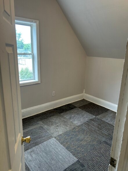 Building Photo - 251 Wildwood Rd