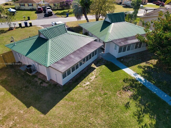 Building Photo - 101 Jasmine Ct