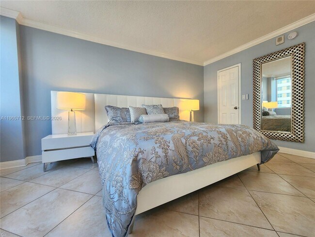 Building Photo - 2030 S Ocean Dr